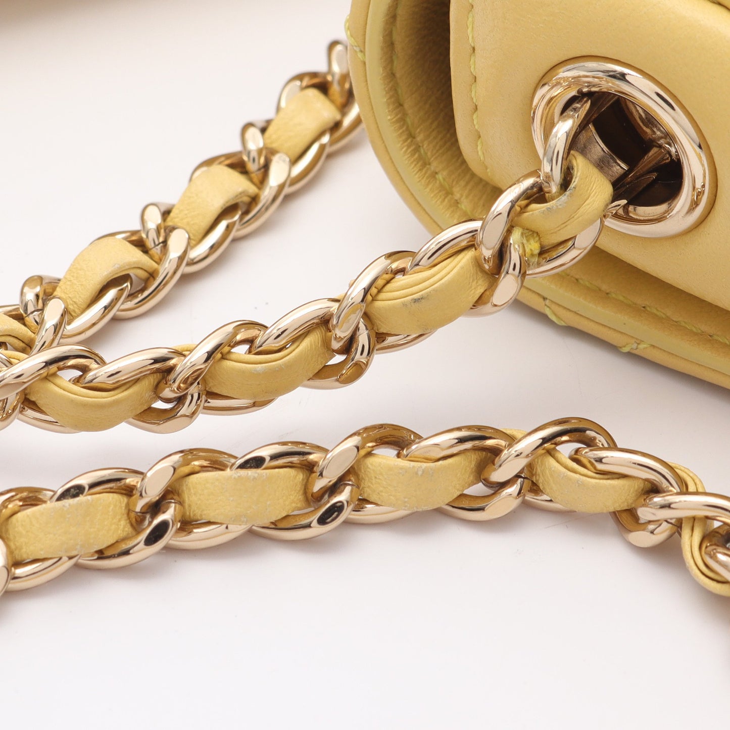 マトラッセ チェーンショルダーバッグ ラムスキン ライトイエロー ゴールド金具 シャネル バッグ CHANEL