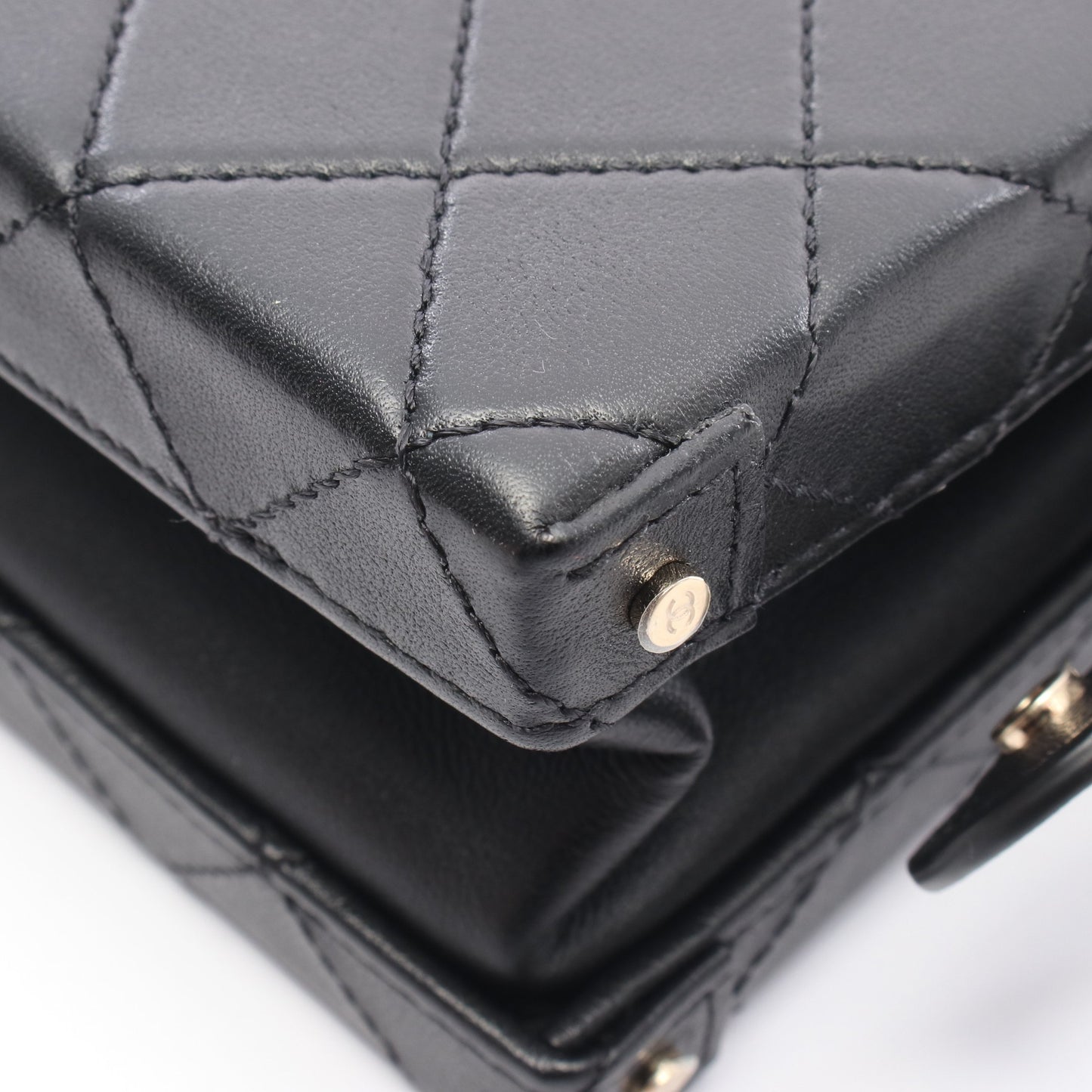 スモール ヴァニティケース マトラッセ チェーンショルダーバッグ レザー ブラック ゴールド金具 2WAY シャネル バッグ CHANEL