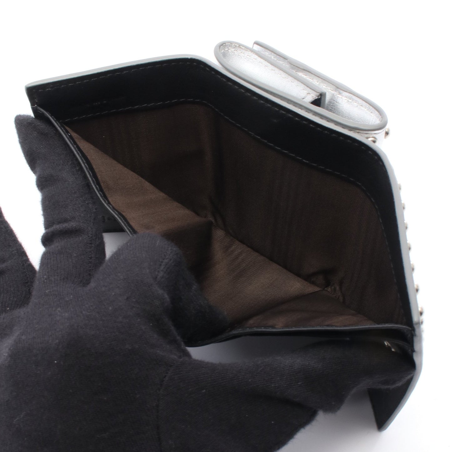 FOLD WALLE WITH STUDS 二つ折り財布 コンパクトウォレット レザー シルバー ジェイアンドエムデヴィッドソン 財布・小物 J&M DAVIDSON