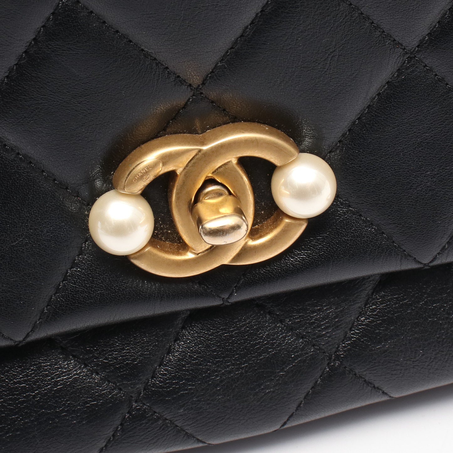 マトラッセ チェーンショルダーバッグ レザー ブラック ゴールド金具 シャネル バッグ CHANEL