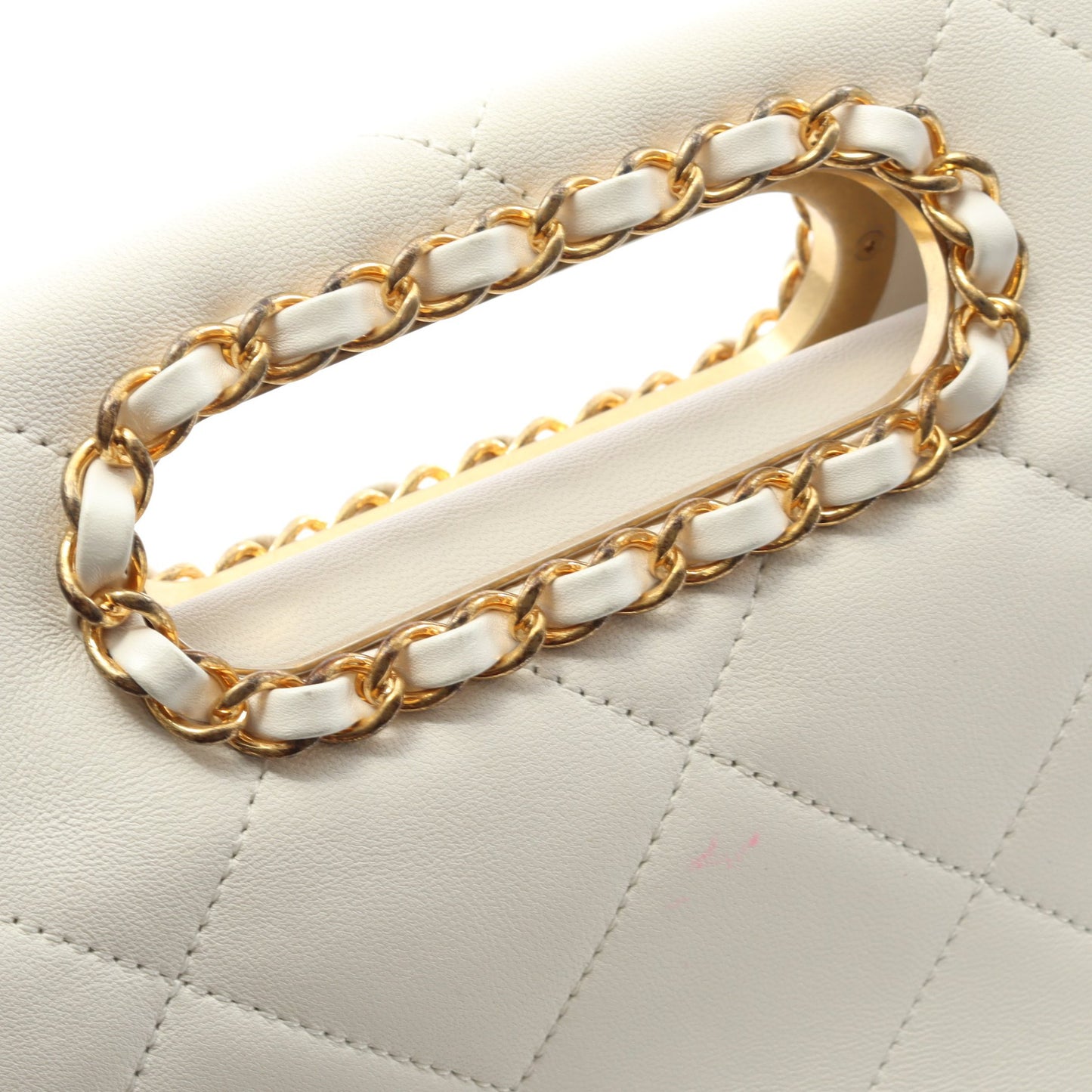 マトラッセ Wチェーンショルダーバッグ ラムスキン ホワイト ゴールド金具 シャネル バッグ CHANEL
