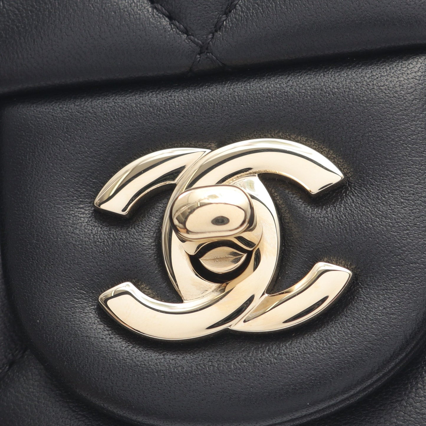 ミニマトラッセ20 チェーンショルダーバッグ ラムスキン ブラック ゴールド金具 シャネル バッグ CHANEL