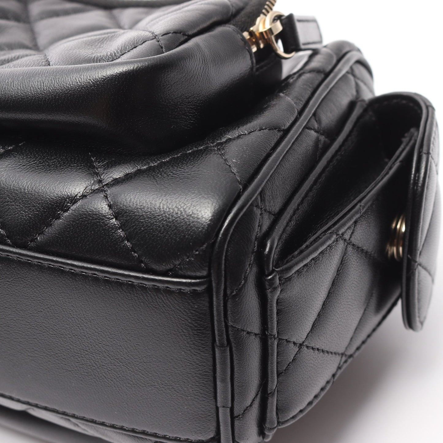 マトラッセ カメラバッグ チェーンショルダーバッグ ラムスキン ブラック ゴールド金具 シャネル バッグ CHANEL