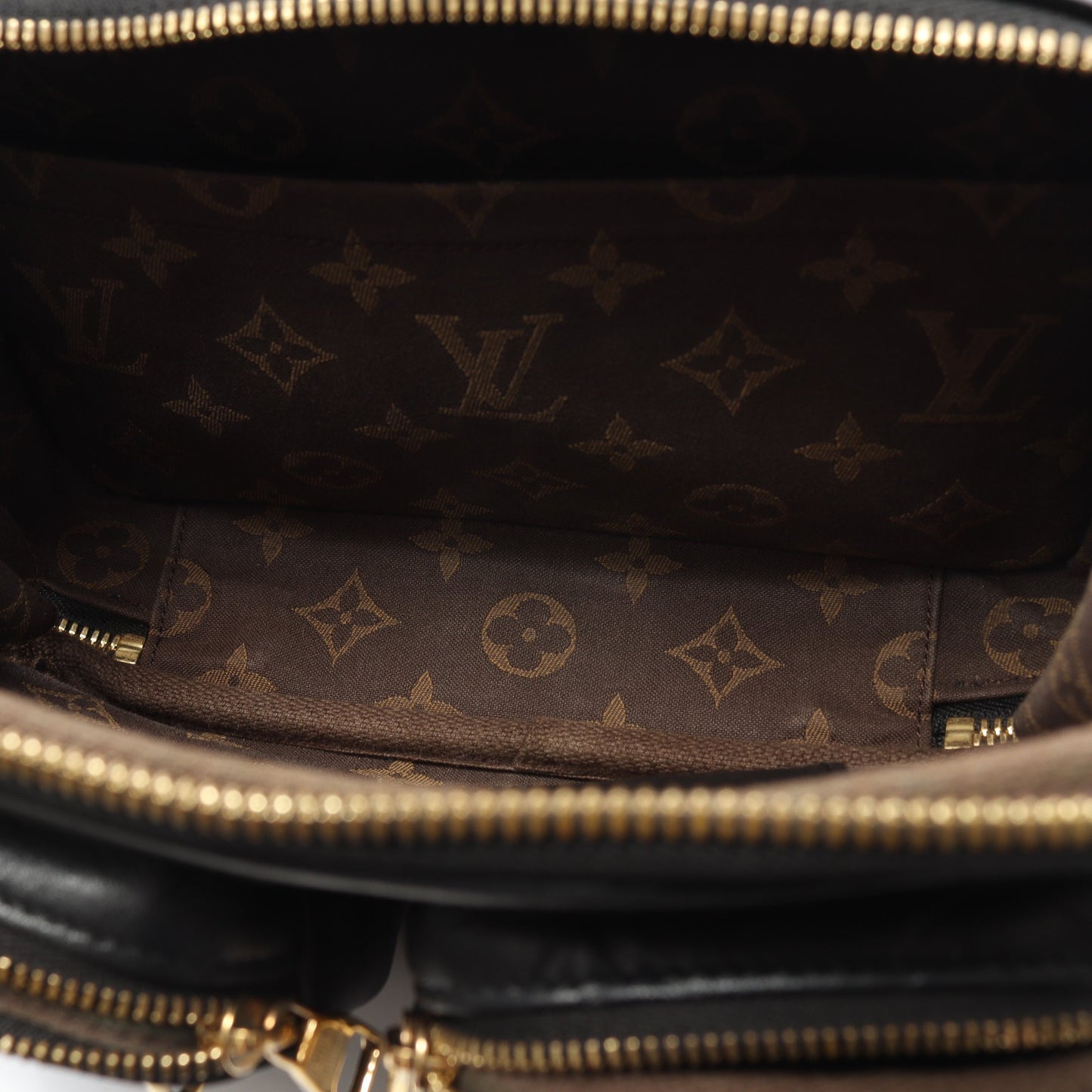 ユーティリティ クロスボディ ショルダーバッグ レザー ブラック ルイヴィトン バッグ LOUIS VUITTON