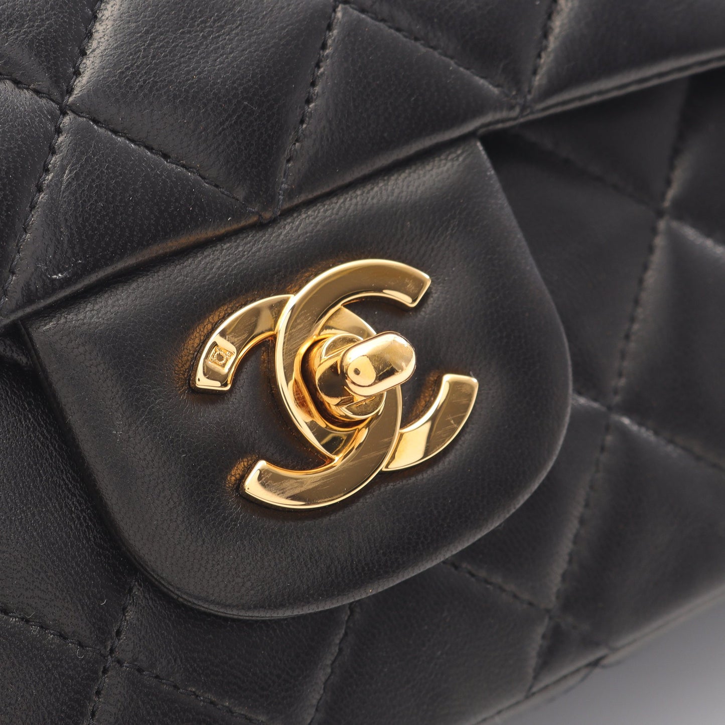 マトラッセ Wフラップ Wチェーンショルダーバッグ ラムスキン ブラック ゴールド金具 シャネル バッグ CHANEL