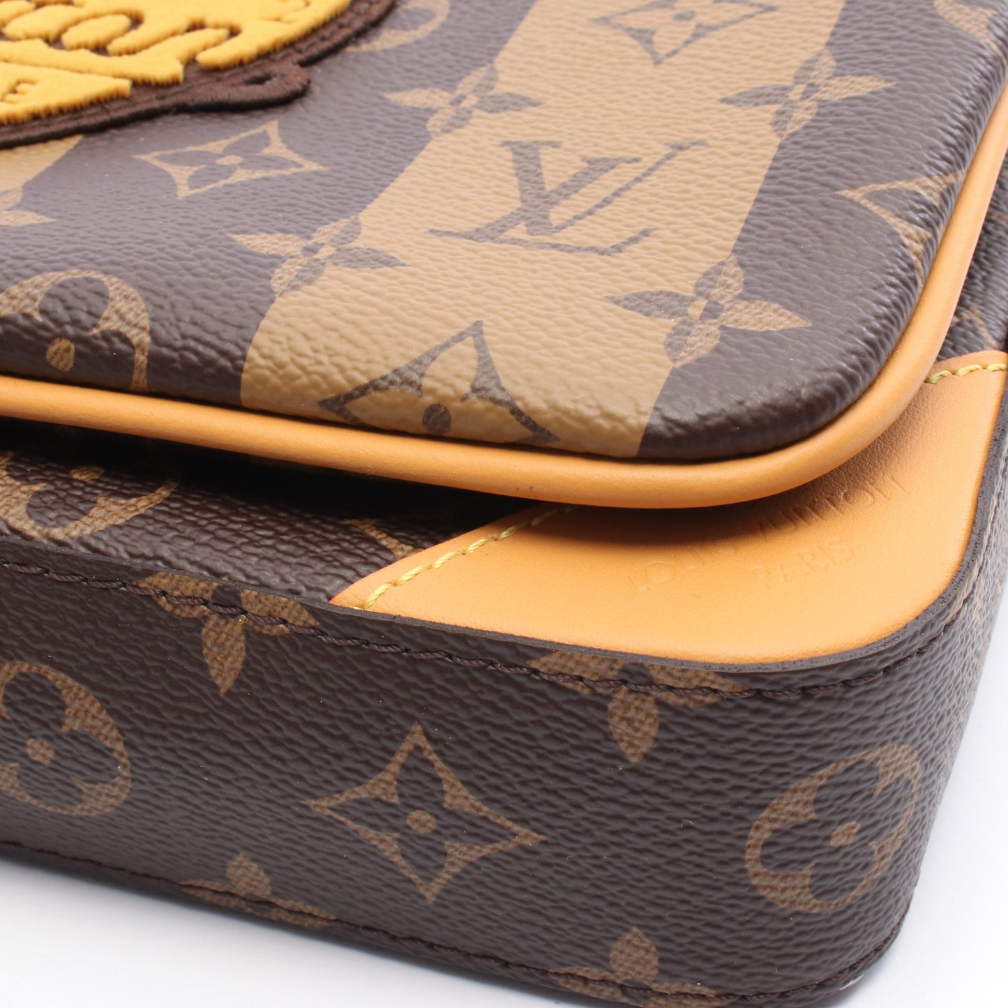 LOUIS VUITTON × NIGO トリオ メッセンジャー モノグラムストライプ LVスクエアード ショルダーバッグ PVC レザー ブラウン ルイヴィトン バッグ LOUIS VUITTON