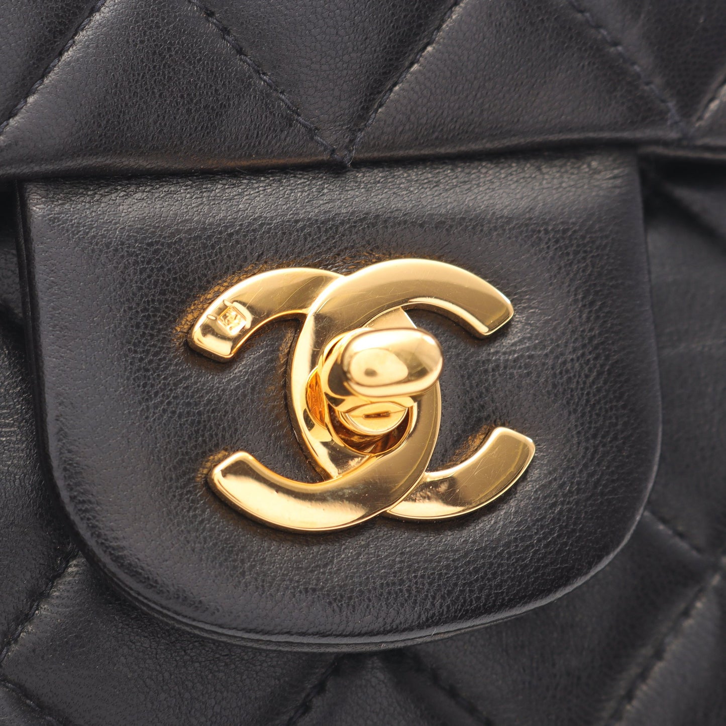 マトラッセ Wフラップ Wチェーンショルダーバッグ ラムスキン ブラック ゴールド金具 シャネル バッグ CHANEL