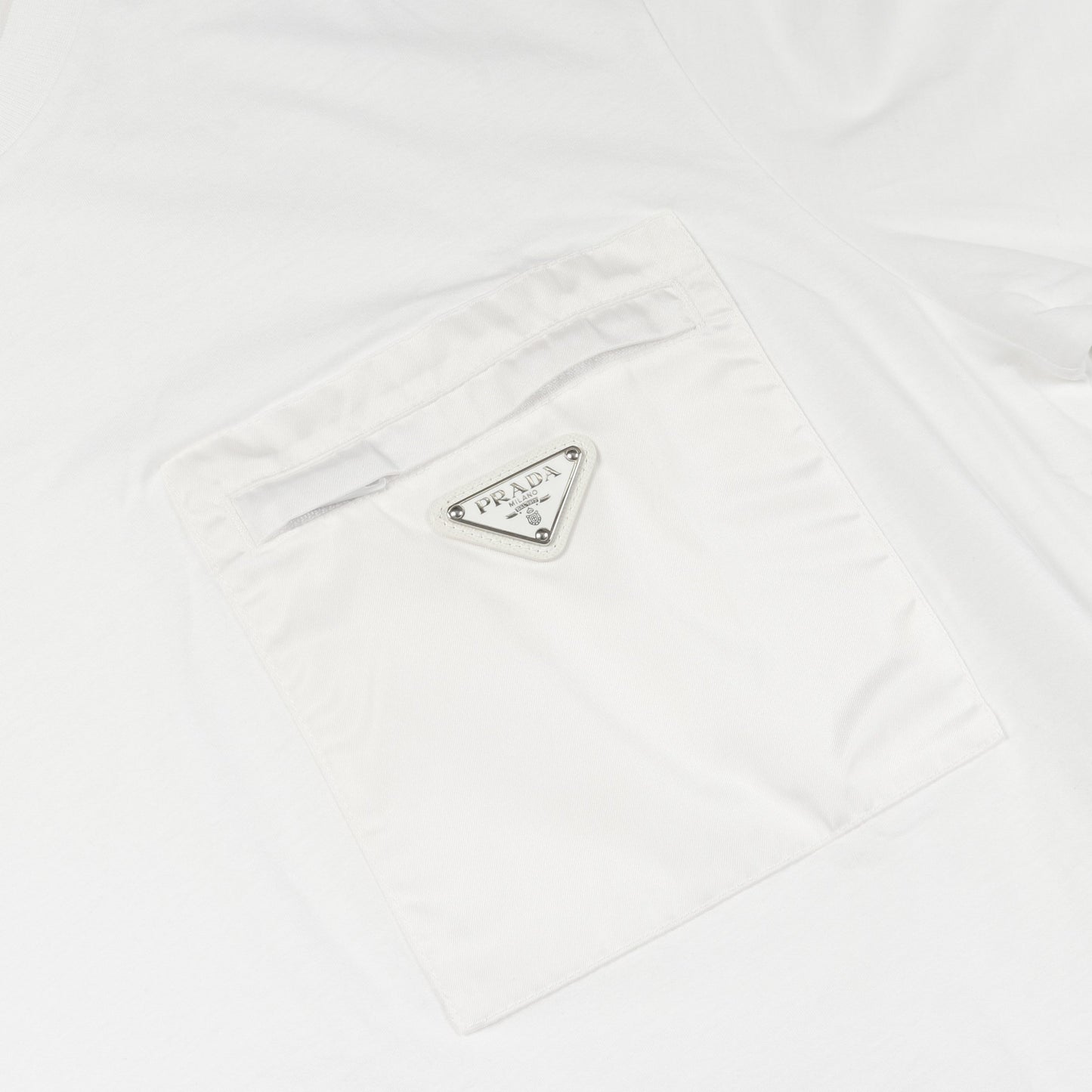 Re-Nylon トライアングルロゴプレート Tシャツ クルーネック コットン ホワイト プラダ トップス PRADA