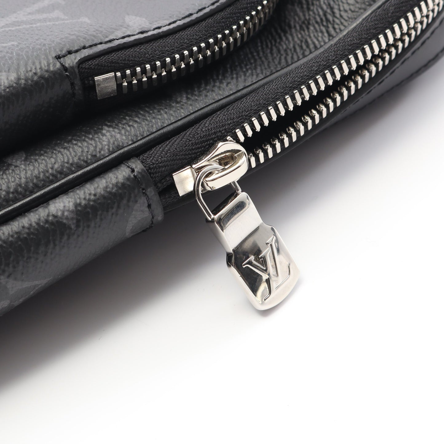 アヴェニュー スリングバッグ モノグラムエクリプス ボディバッグ PVC レザー ブラック ルイヴィトン バッグ LOUIS VUITTON