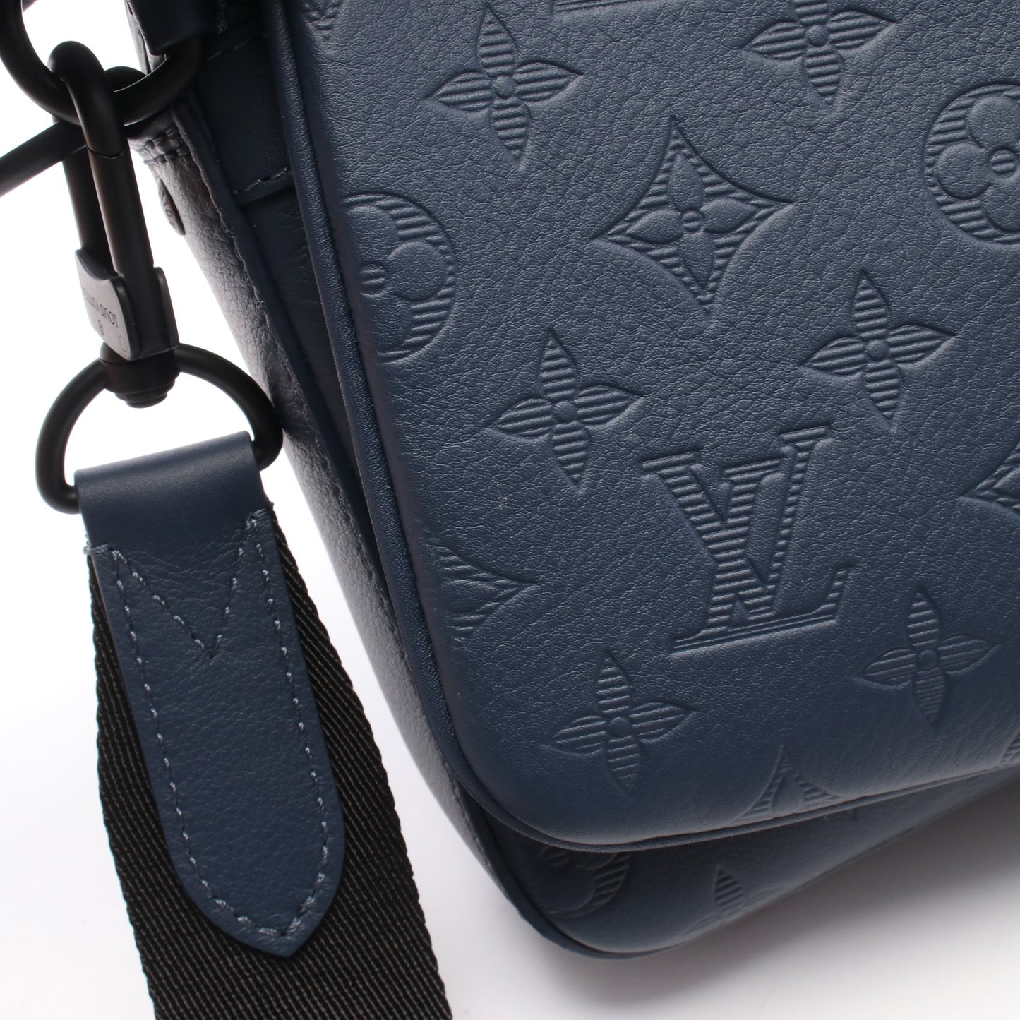 トリオ メッセンジャー モノグラムシャドウ ブルーマリーヌ ショルダーバッグ レザー ネイビー ルイヴィトン バッグ LOUIS VUITTON