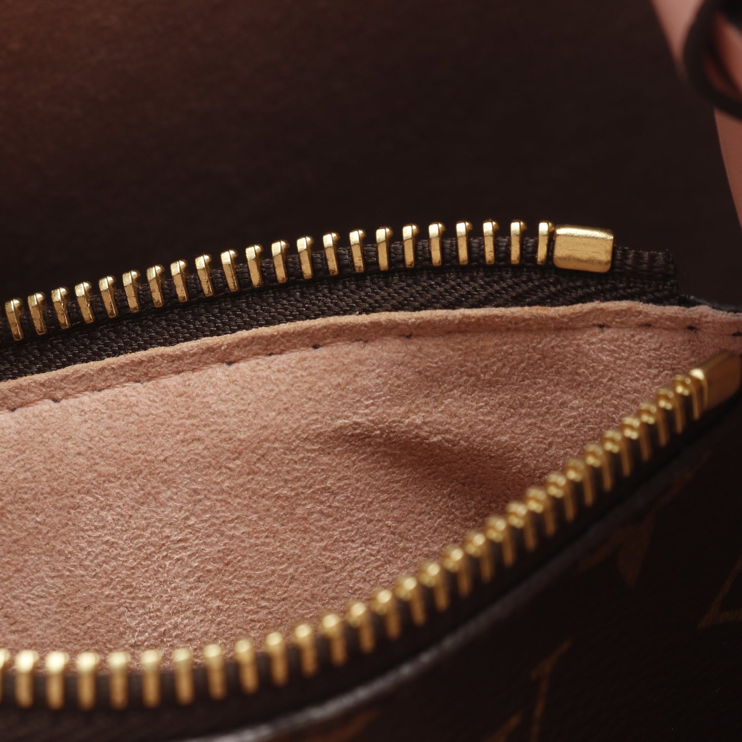 ネオノエ モノグラム ローズプードル ショルダーバッグ PVC レザー ブラウン ライトピンク ルイヴィトン バッグ LOUIS VUITTON