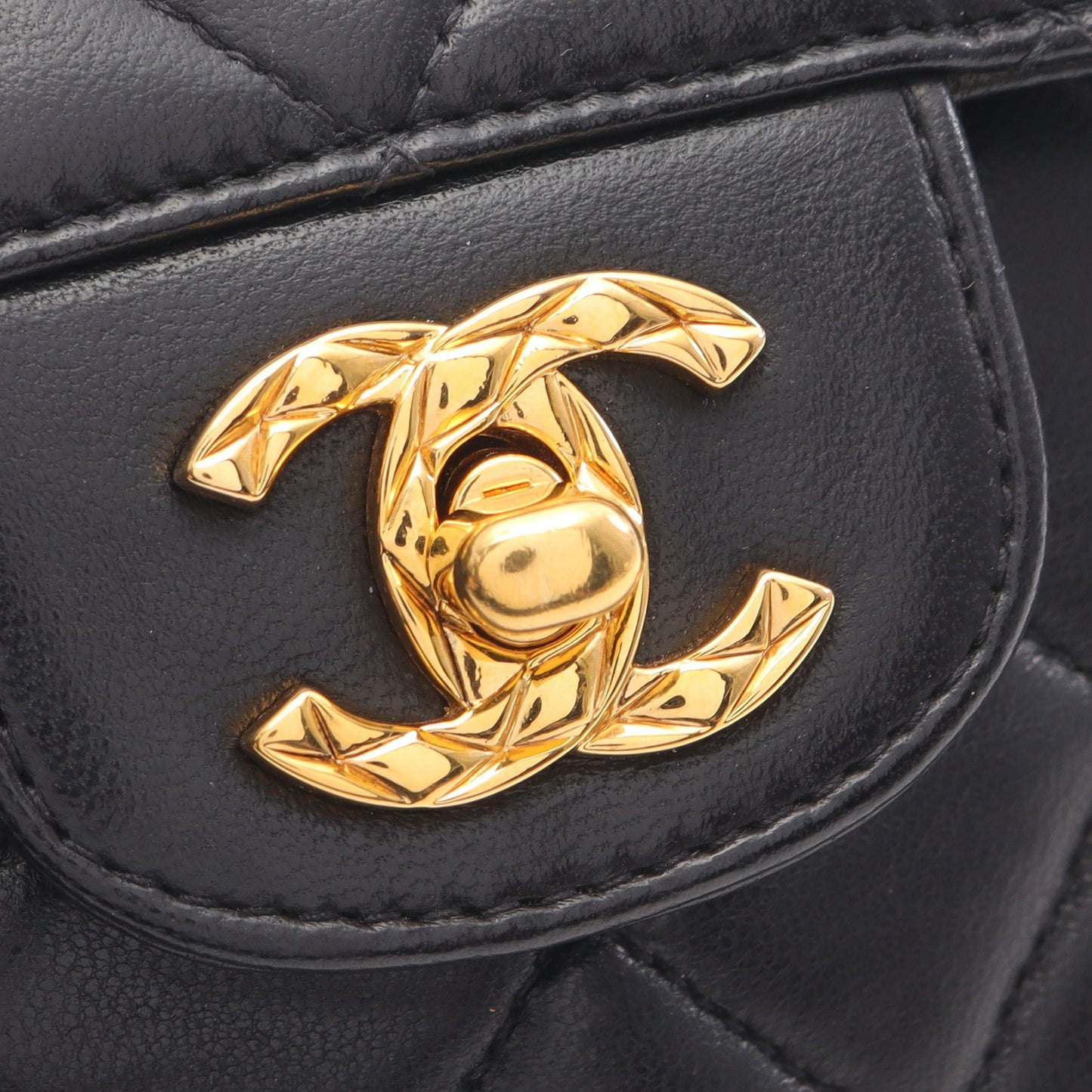 マトラッセ チェーンショルダーバッグ ラムスキン ブラック ゴールド金具 フリンジ ヴィンテージ シャネル バッグ CHANEL