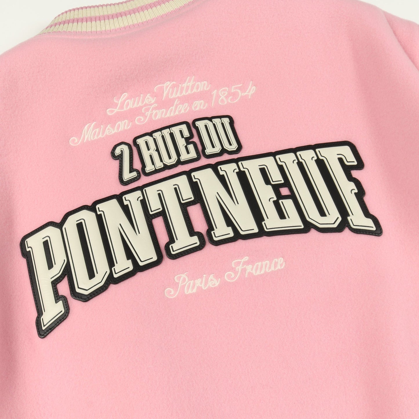 シグネチャーレザー バーシティジャケット スタジャン ジャケット ウール カシミヤ レザー ピンク ホワイト 25AW ルイヴィトン アウター LOUIS VUITTON