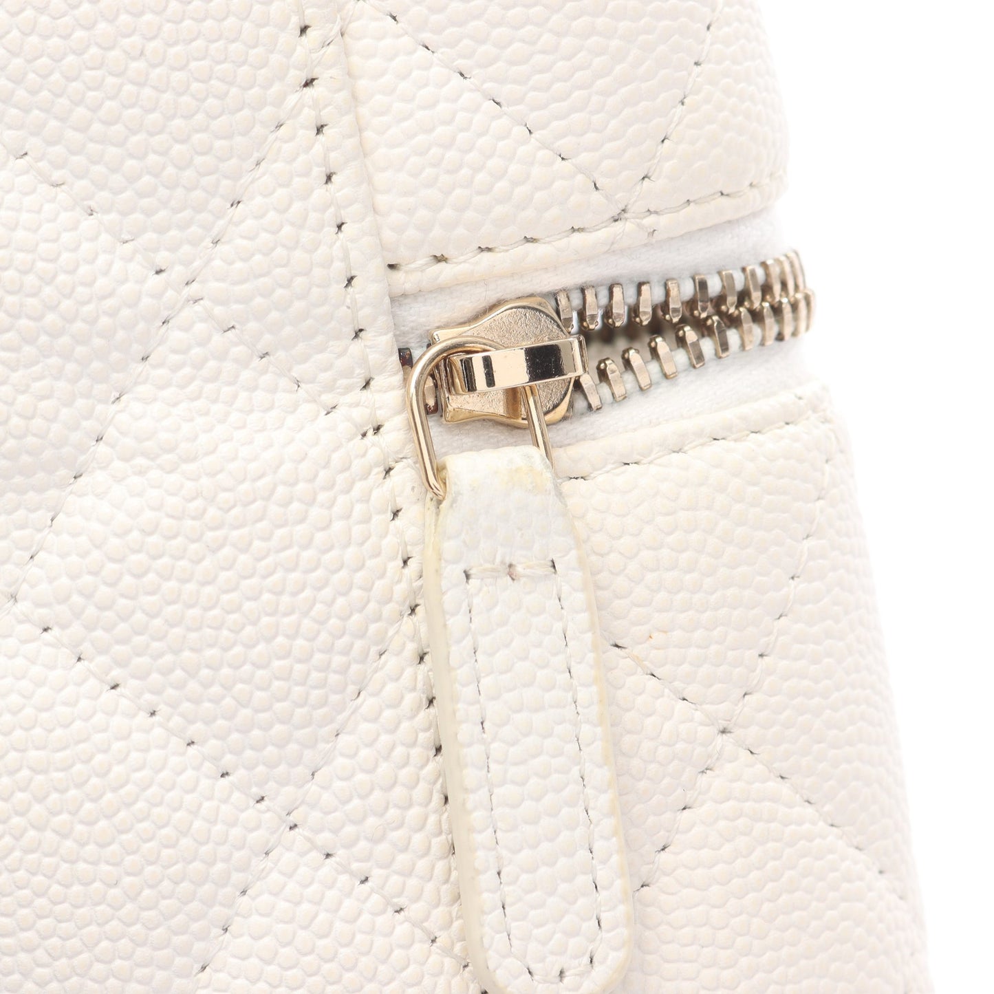 マトラッセ フォンホルダー チェーンショルダーバッグ キャビアスキン ホワイト ゴールド金具 シャネル バッグ CHANEL