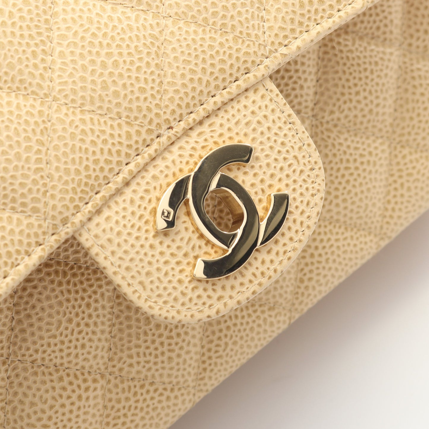 マトラッセ Wフラップ Wチェーンショルダーバッグ キャビアスキン ベージュ ゴールド金具 シャネル バッグ CHANEL