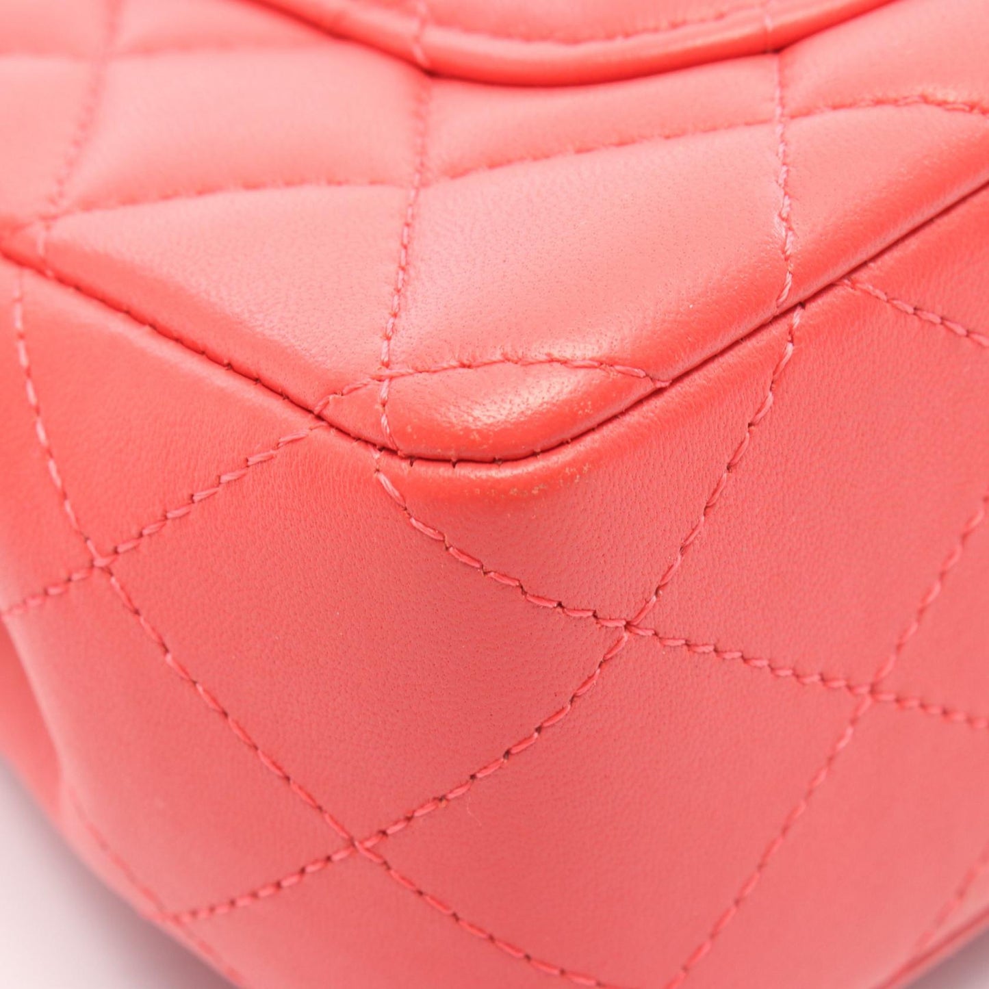 ミニマトラッセ20 チェーンショルダーバッグ レザー ピンクレッド ゴールド金具 シャネル バッグ CHANEL