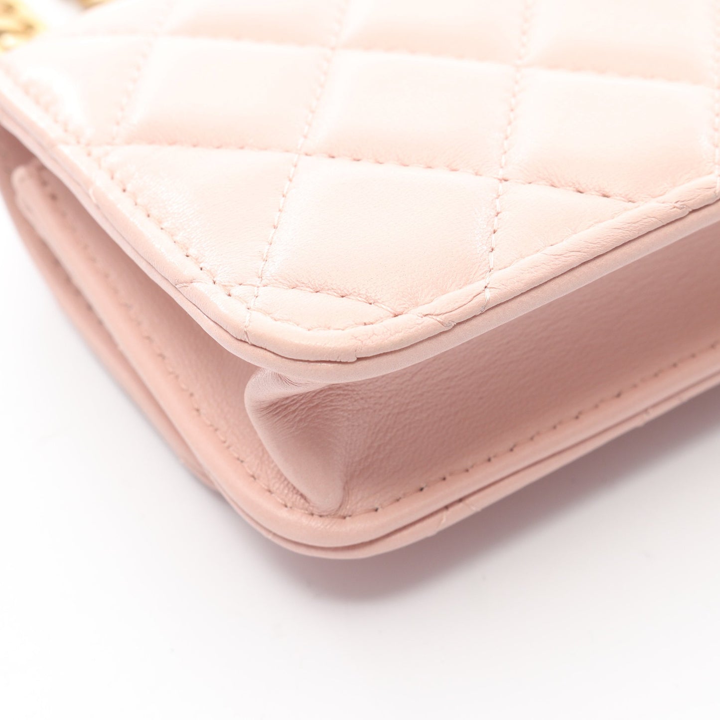 マトラッセ フォンフォルダー チェーンショルダーバッグ ラムスキン ライトピンク ゴールド金具 シャネル バッグ CHANEL