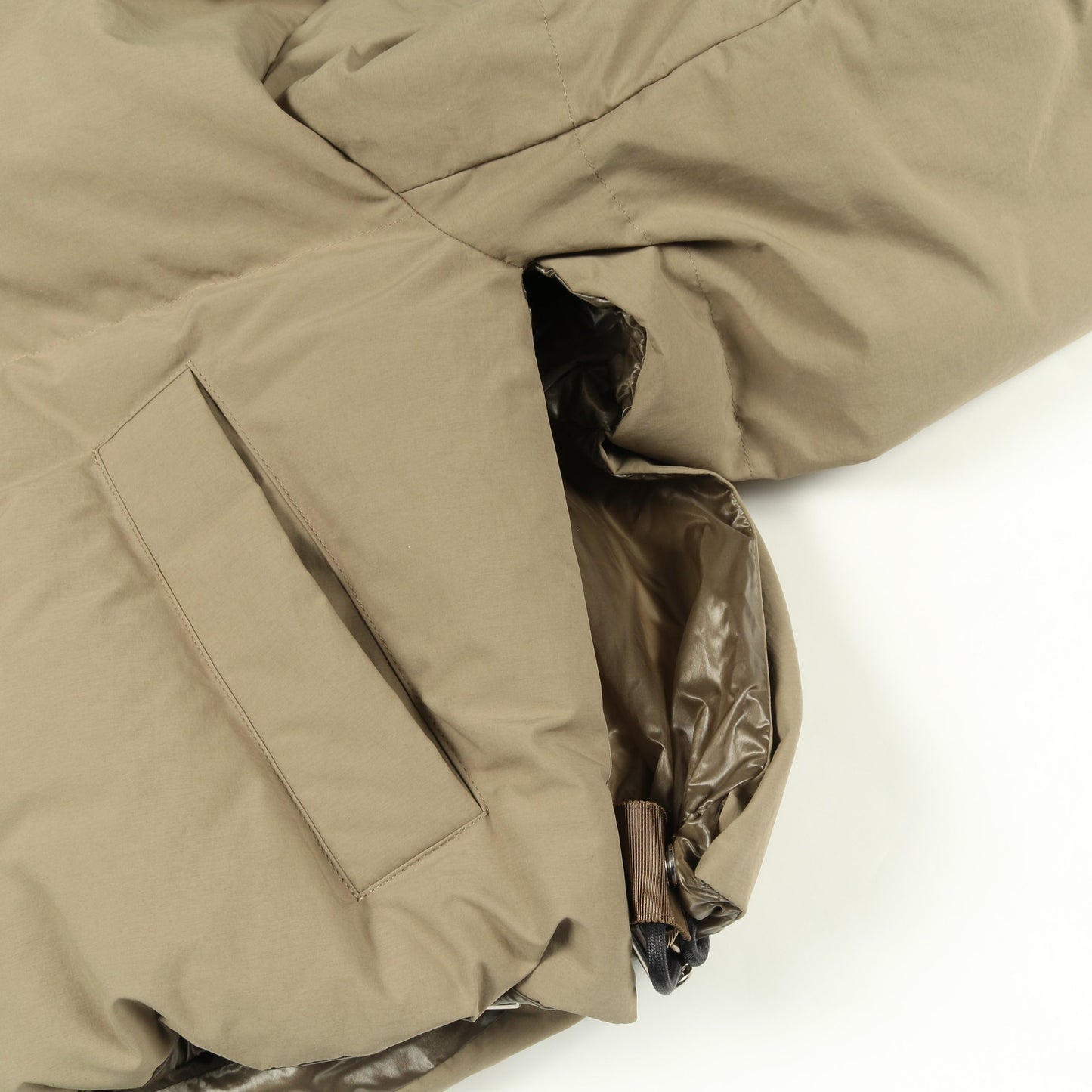 Matte Taffeta Padded Blouson パデッドフーデッド ダウンジャケット カーキベージュ サカイ アウター sacai