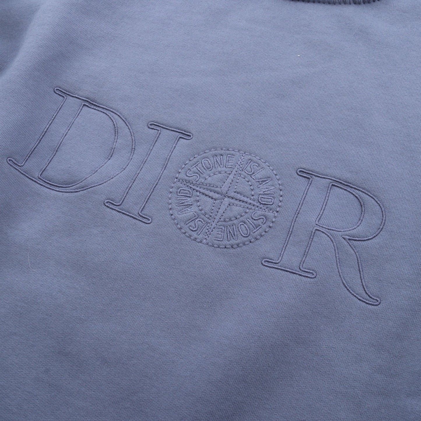 DIOR × Stone Island スウェットシャツ クルーネック ロゴ刺繍 コットン ブルーグレー ディオール トップス DIOR