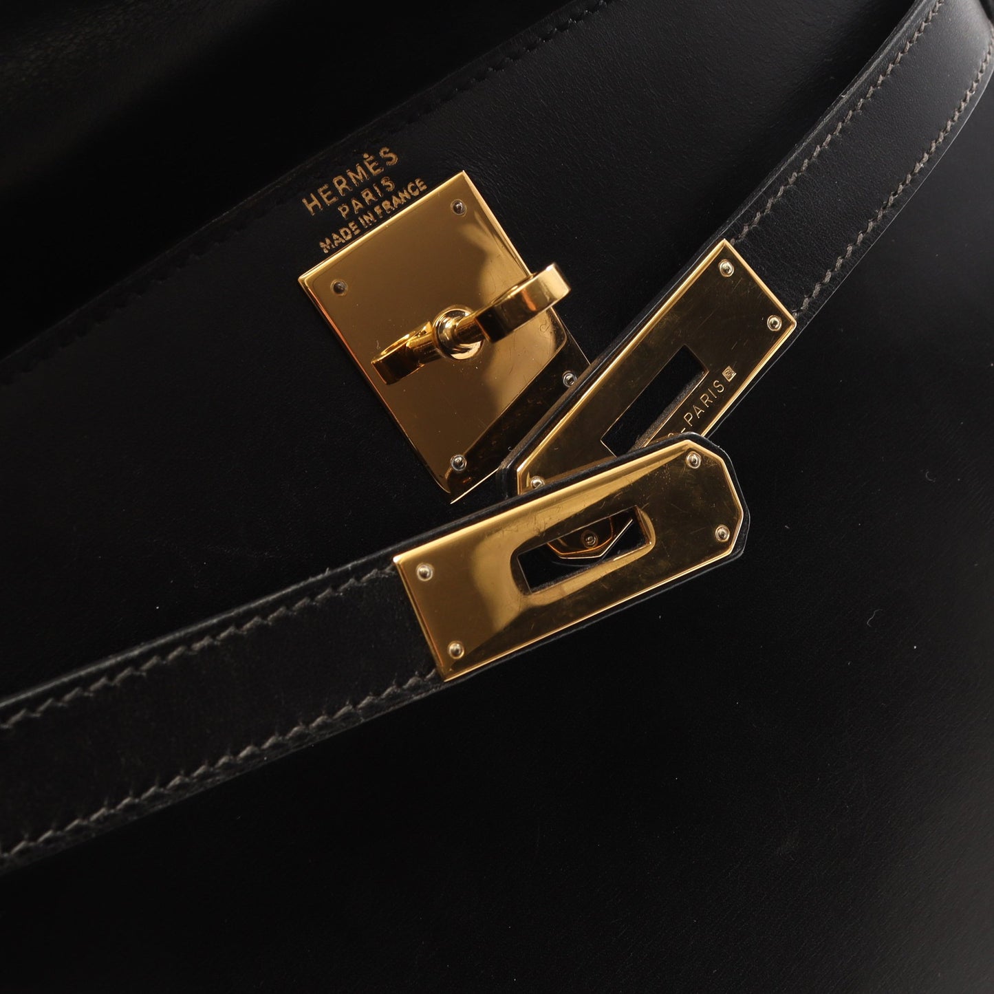 ケリー28 ハンドバッグ ボックスカーフ ブラック ゴールド金具 外縫い 2WAY ○Z刻印 エルメス バッグ HERMES