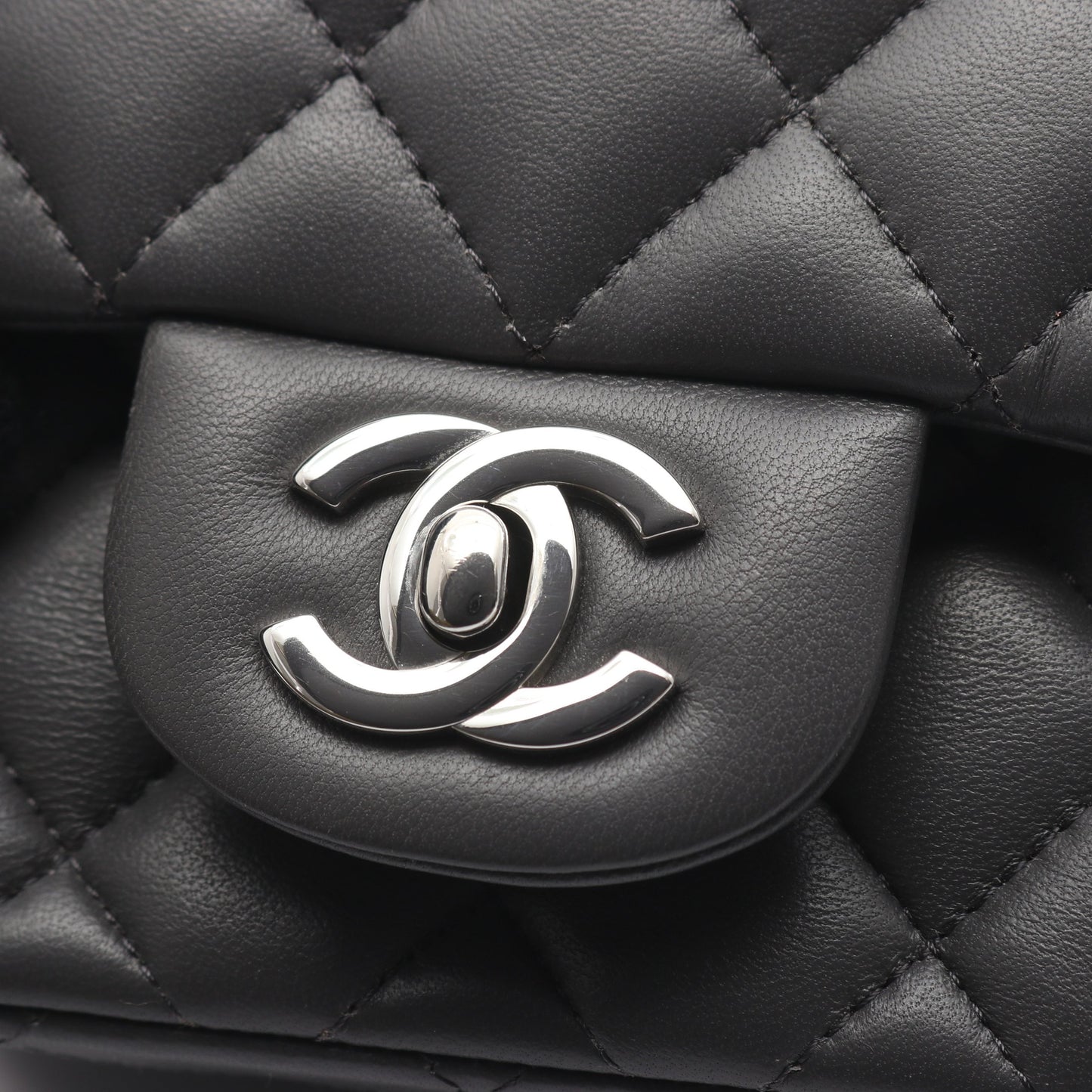 ミニマトラッセ チェーンショルダーバッグ ラムスキン グレー シルバー金具 シャネル バッグ CHANEL