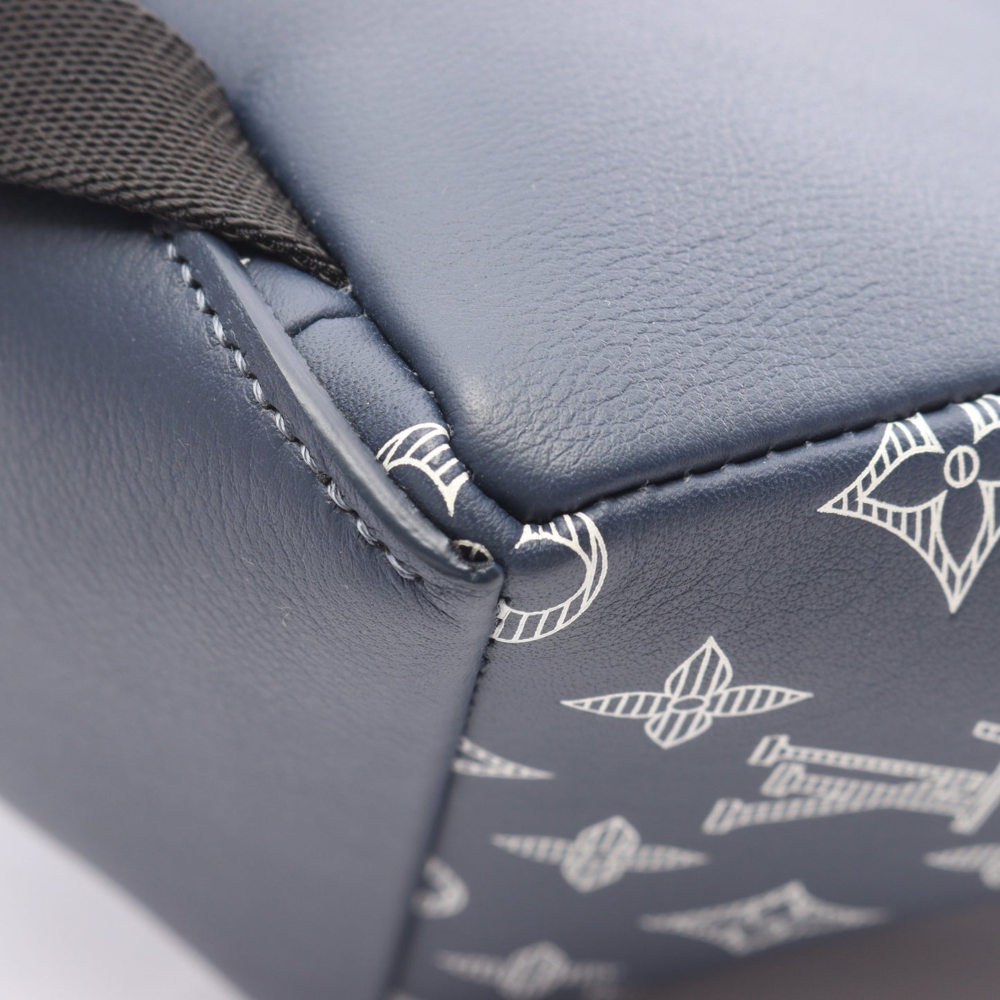 ディスカバリー モノグラムシャドウ バックパック リュックサック PVC レザー ネイビー ルイヴィトン バッグ LOUIS VUITTON
