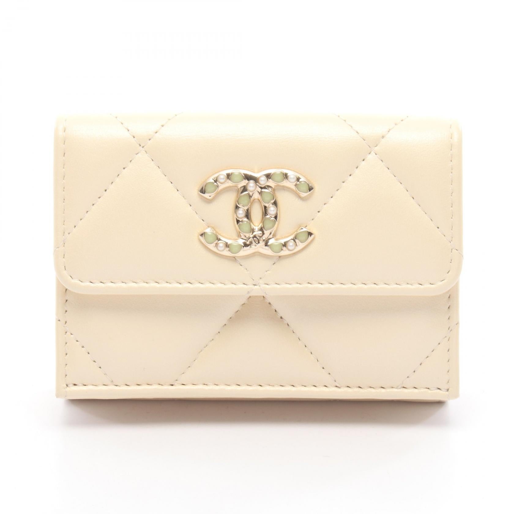 マトラッセ 三つ折り財布 レザー アイボリー ゴールド金具 シャネル