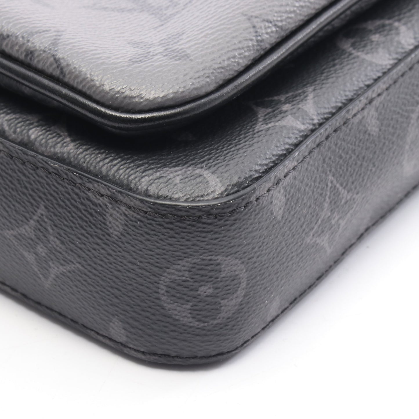 トリオ メッセンジャー モノグラム エクリプス ショルダーバッグ PVC レザー ブラック グレー ルイヴィトン バッグ LOUIS VUITTON