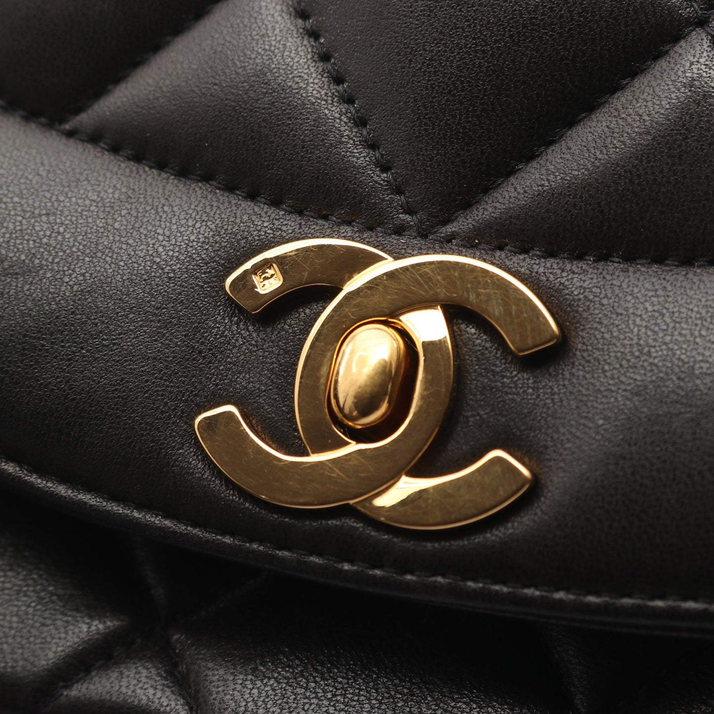 マトラッセ ダイアナフラップ チェーンショルダーバッグ ラムスキン ブラック ゴールド金具 シャネル バッグ CHANEL