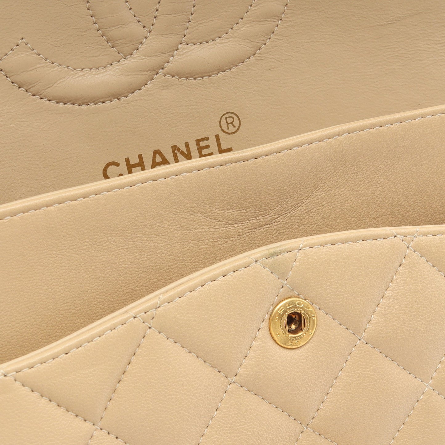 マトラッセ Wフラップ Wチェーンショルダーバッグ ラムスキン ベージュ ゴールド金具 シャネル バッグ CHANEL