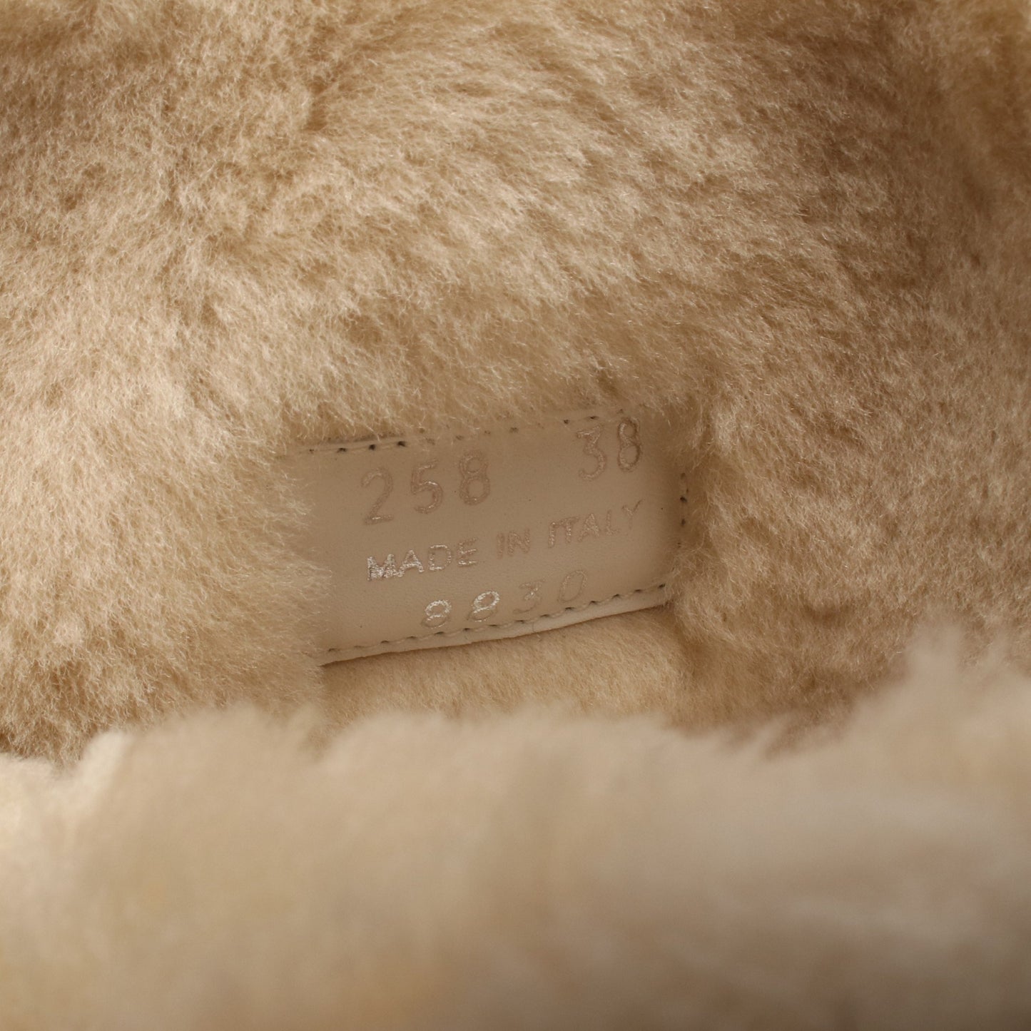 ブーツ シアリング アイボリー 三角プレート プラダ シューズ PRADA