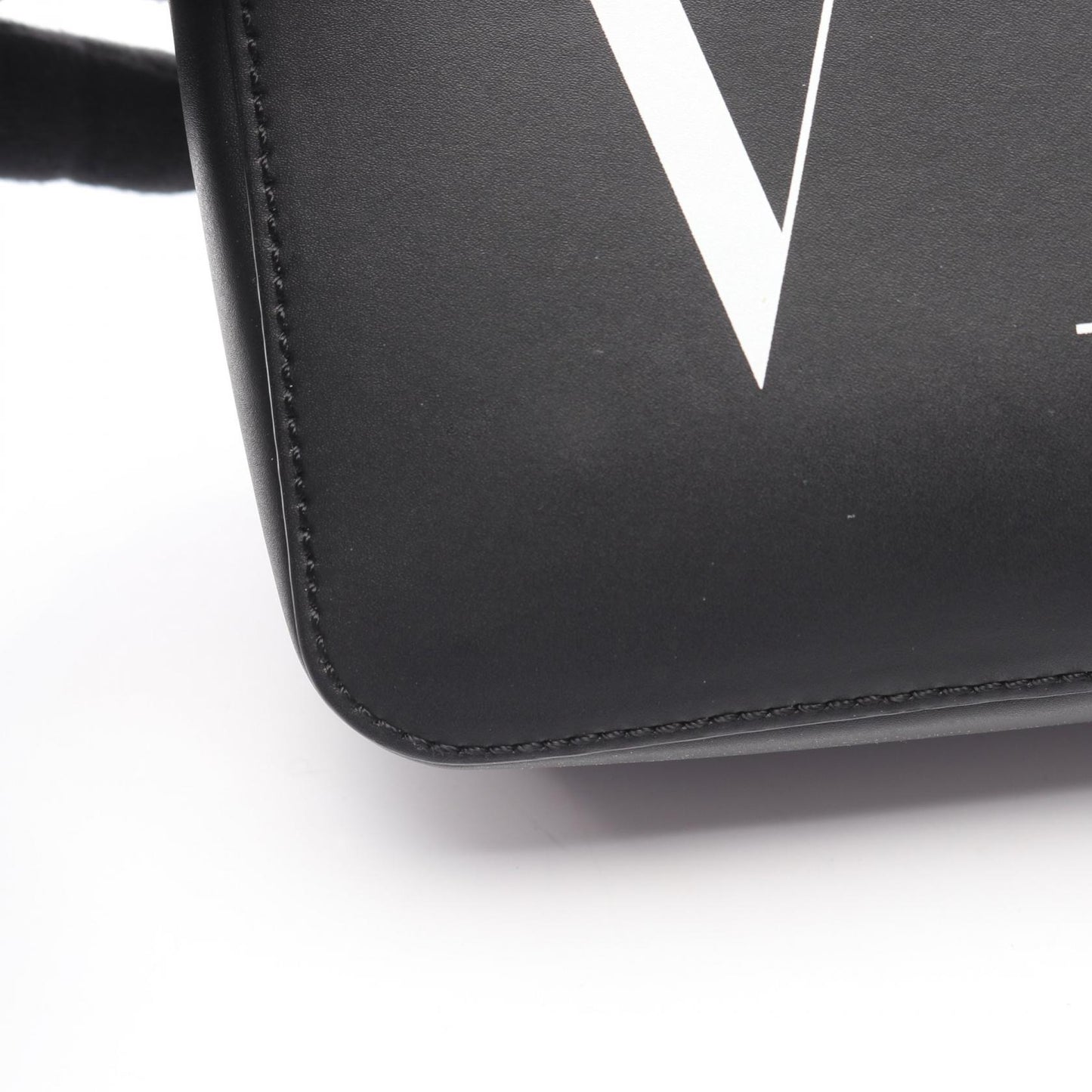 VLTN ショルダーバッグ レザー ブラック ヴァレンティノガラヴァーニ バッグ VALENTINO GARAVANI
