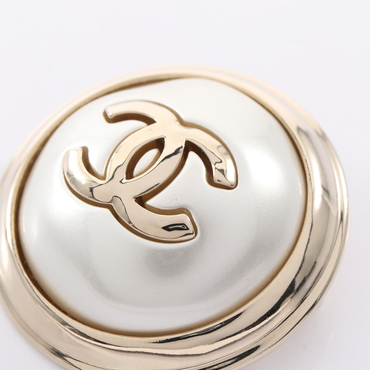 ココマーク サークル ブローチ GP フェイクパール ゴールド オフホワイト A25K シャネル アクセサリー CHANEL