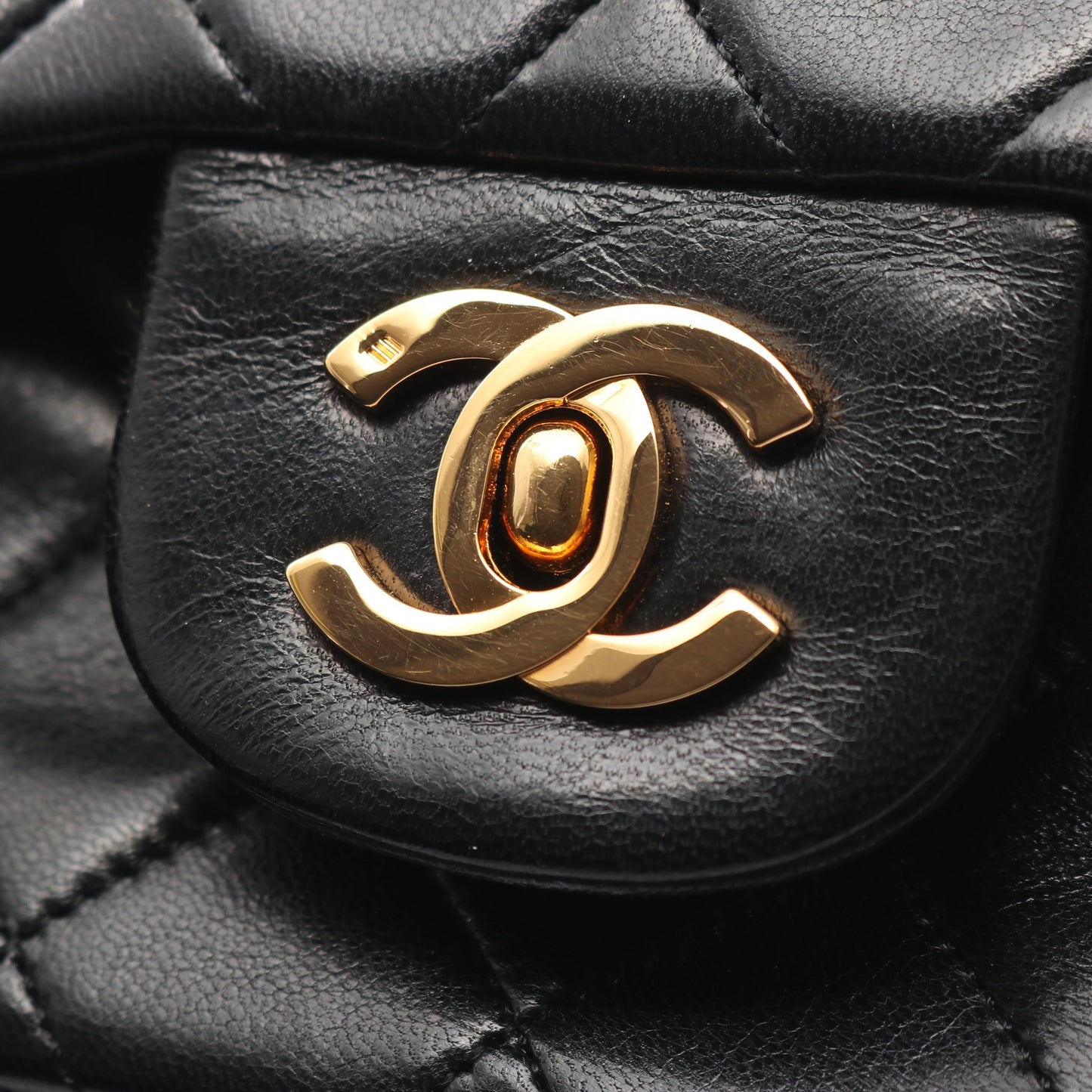 マトラッセ Wフラップ Wチェーンショルダーバッグ ラムスキン ブラック ゴールド金具 シャネル バッグ CHANEL