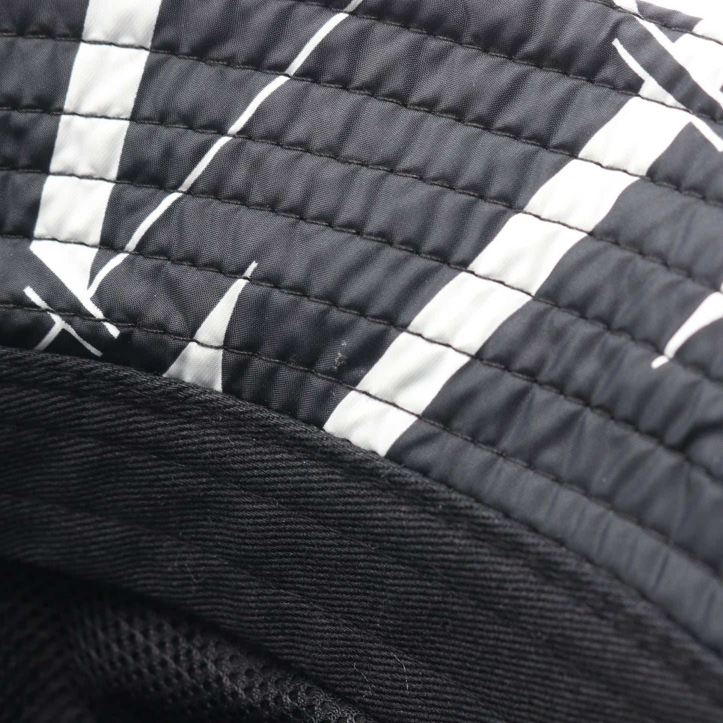 VLTNロゴ バケット ハット ナイロン ブラック ホワイト ヴァレンティノガラヴァーニ 財布・小物 VALENTINO GARAVANI