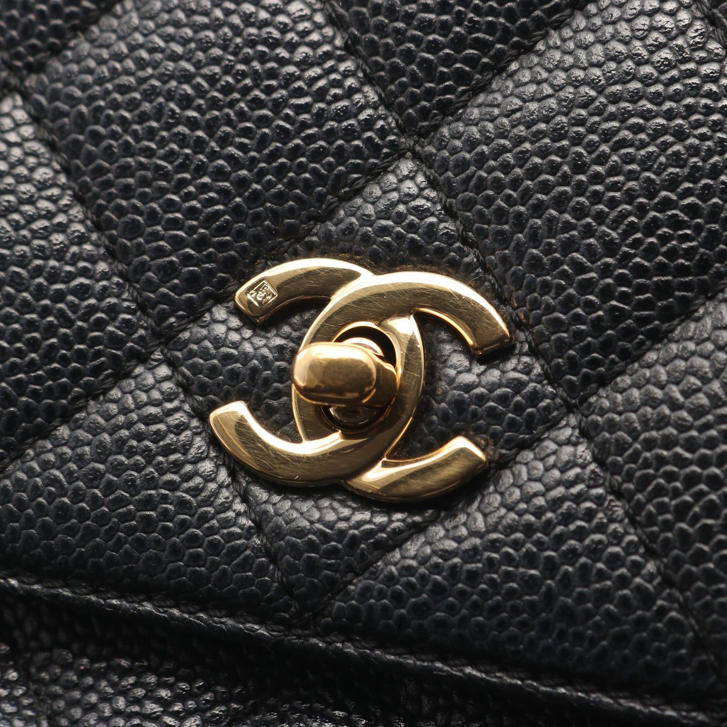 マトラッセ ハンドバッグ キャビアスキン ブラック ゴールド金具 シャネル バッグ CHANEL