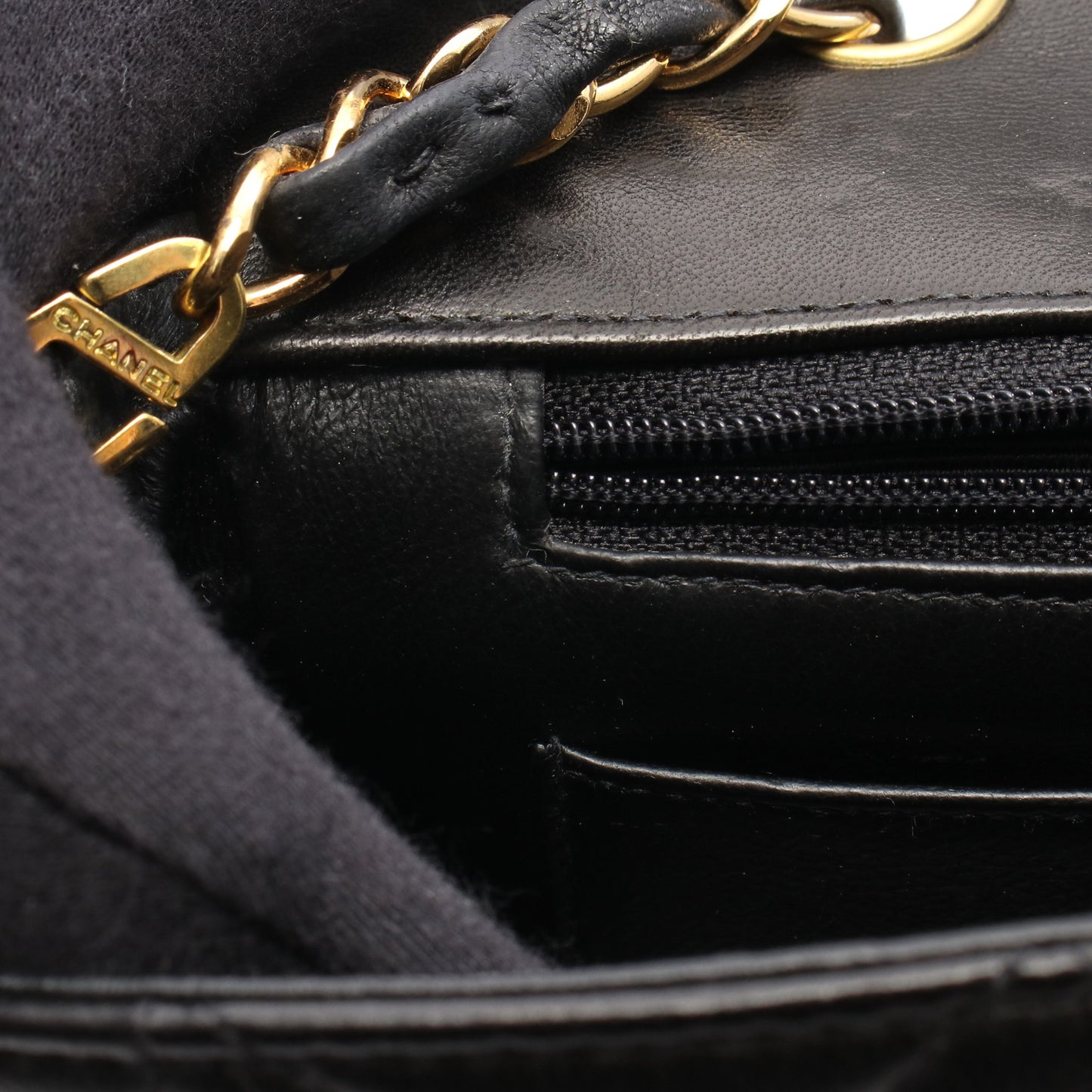 マトラッセ ダイアナフラップ チェーンショルダーバッグ ラムスキン ブラック ゴールド金具 シャネル