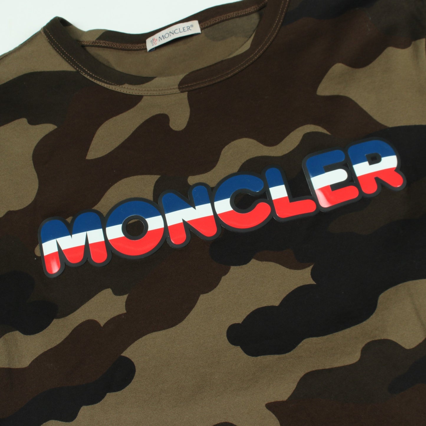 ラバーロゴ カモフラージュ 半袖Tシャツ コットン カーキグリーン マルチカラー モンクレール トップス MONCLER