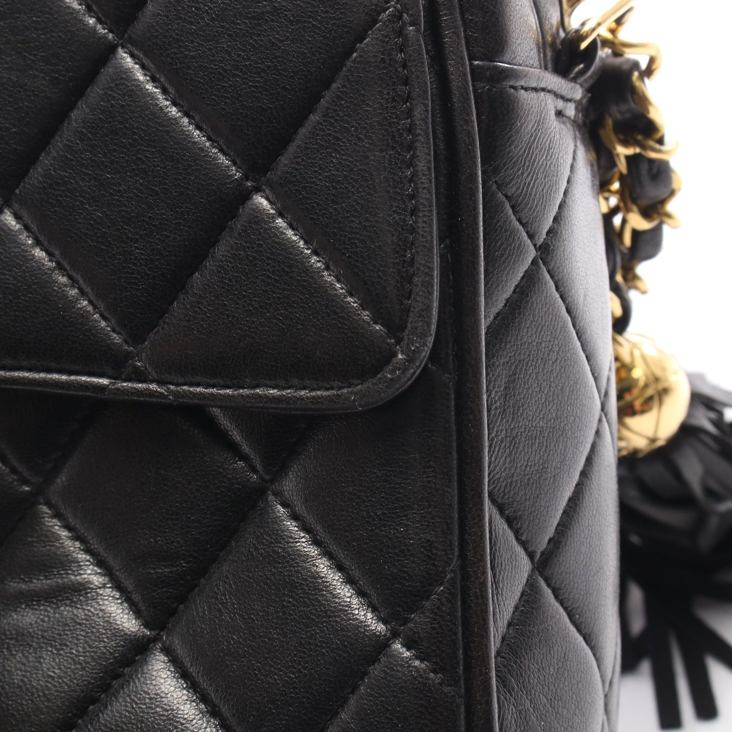 マトラッセ チェーンショルダーバッグ ラムスキン ブラック ゴールド金具 タッセル シャネル バッグ CHANEL