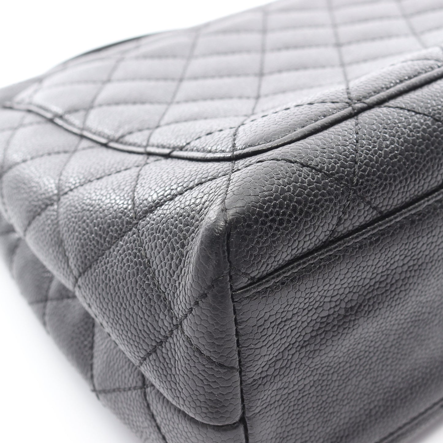 マトラッセ ハンドバッグ キャビアスキン ブラック ゴールド金具 シャネル