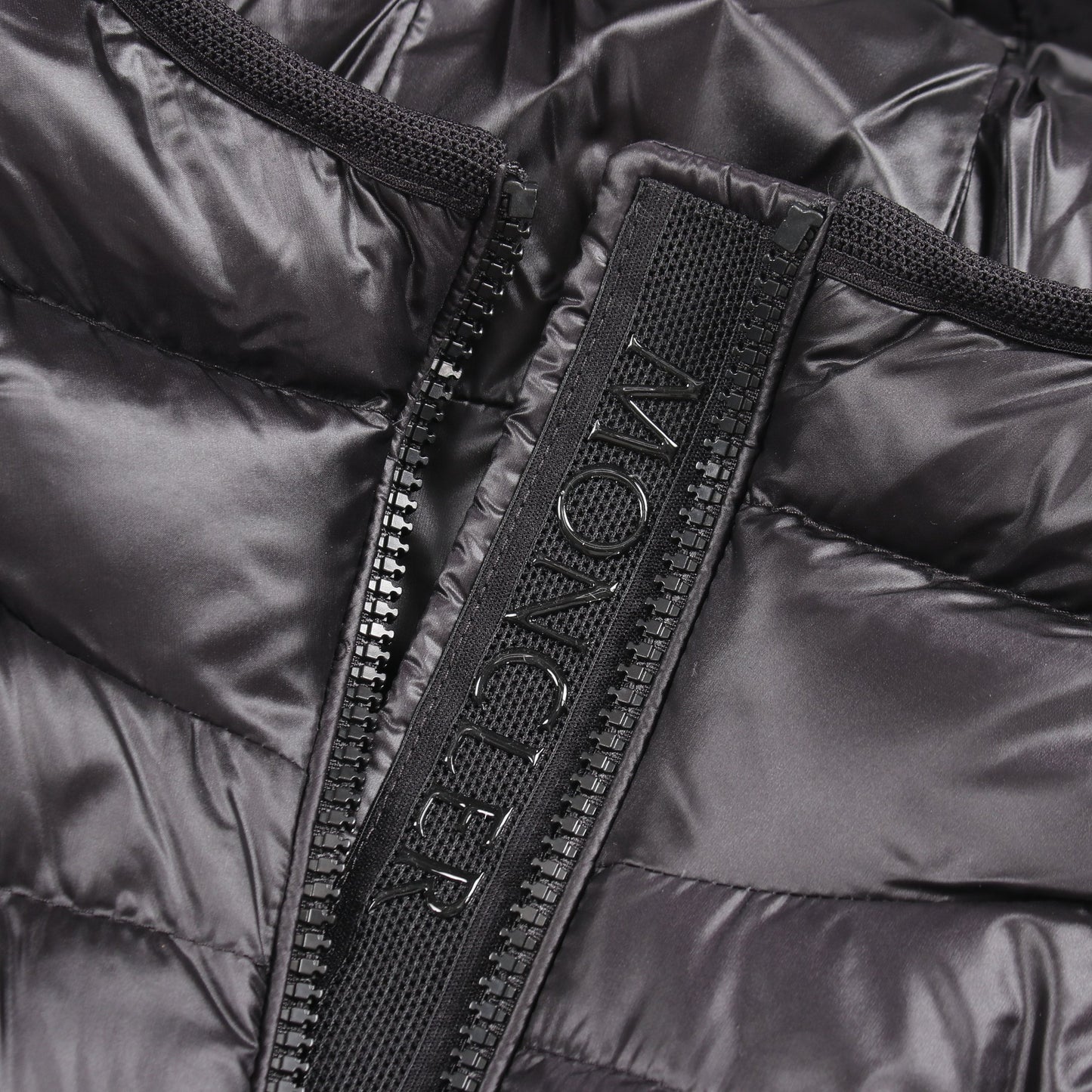 GLYGOSSE ダウンベスト ナイロン ブラック フード付き モンクレール