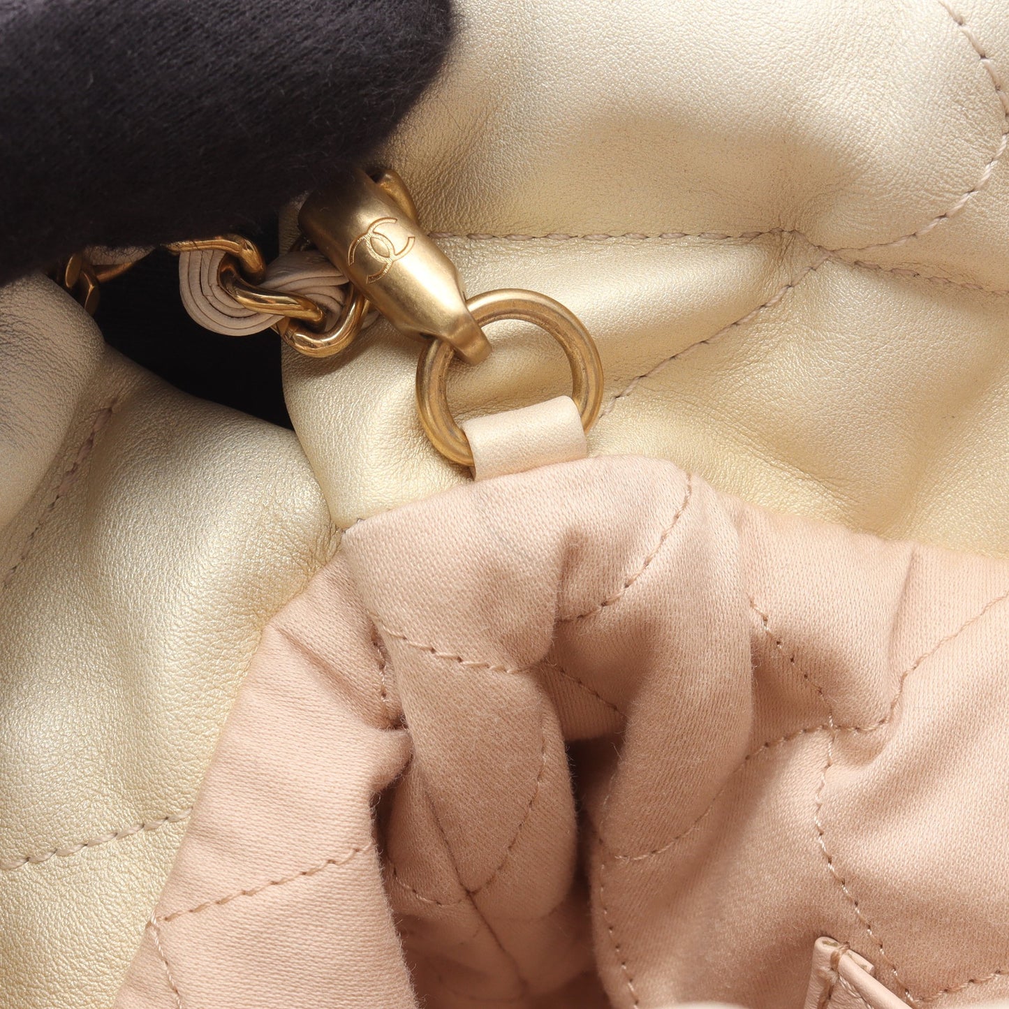 CHANEL 22 ミニ チェーンショルダーバッグ レザー アイボリー ゴールド金具 シャネル バッグ CHANEL