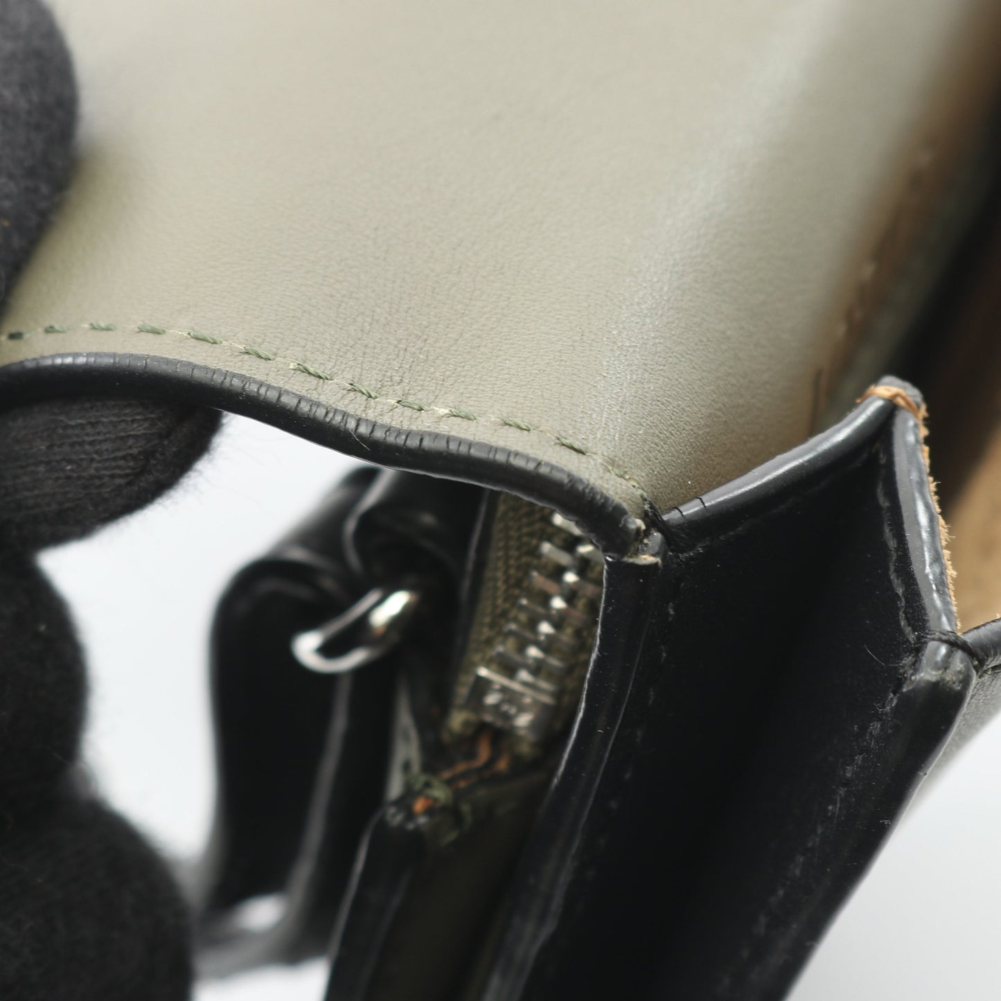 GUSSET FLAT CROSSBODY ガセット フラット クロスボディバッグ ショルダーバッグ レザー カーキグリーン ブラック ロエベ バッグ LOEWE
