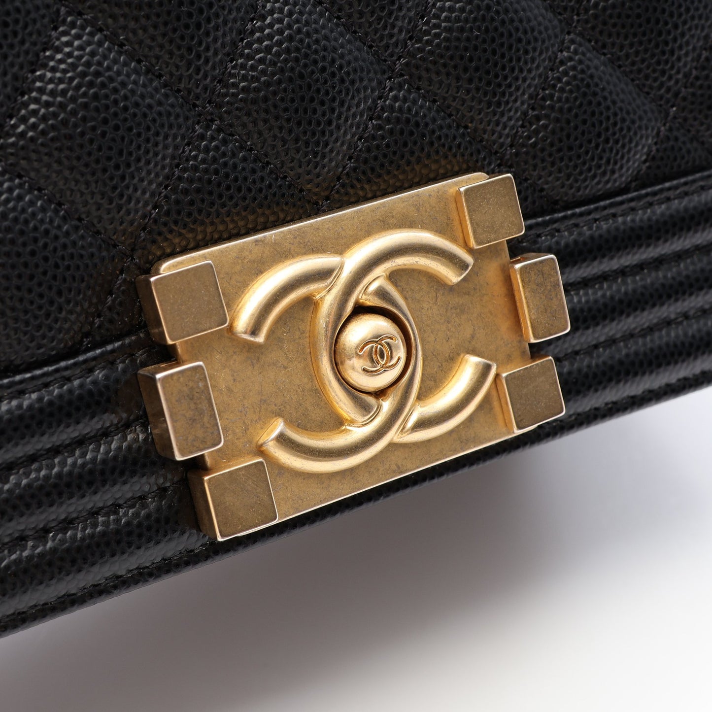 ボーイシャネル スモール チェーンショルダーバッグ キャビアスキン ブラック ゴールド金具 シャネル バッグ CHANEL