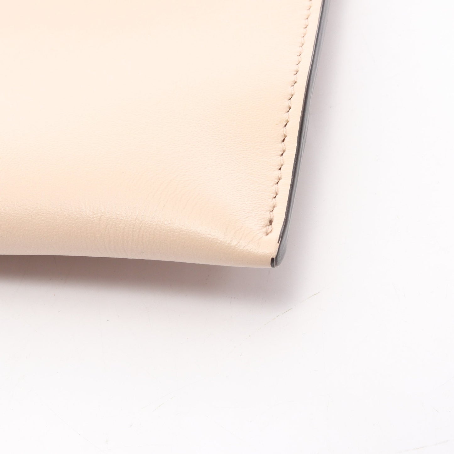 Large Flat Pouch クラッチバッグ レザー ピンクベージュ フェンディ