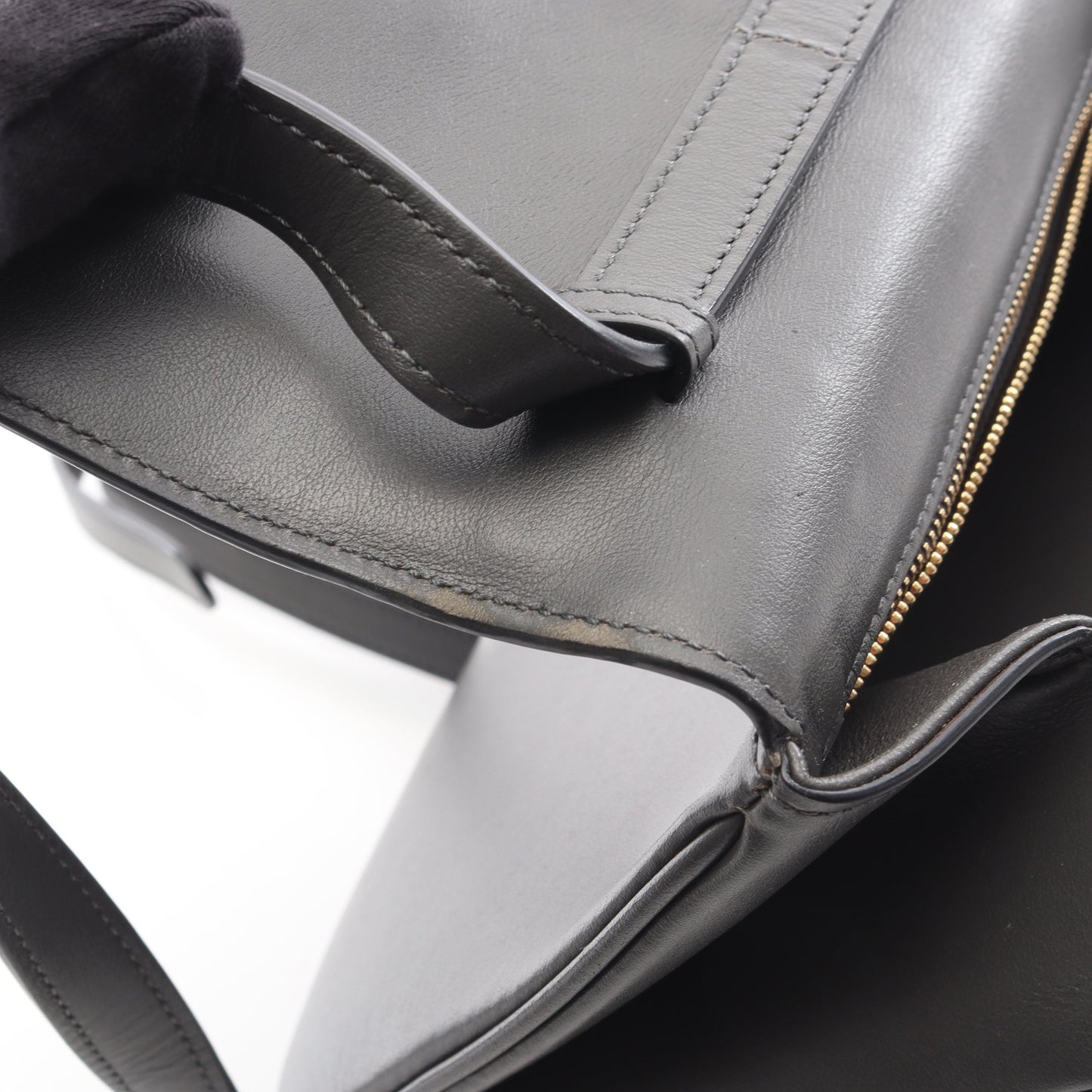Medium Tabou ショルダーバッグ レザー グレー セリーヌ