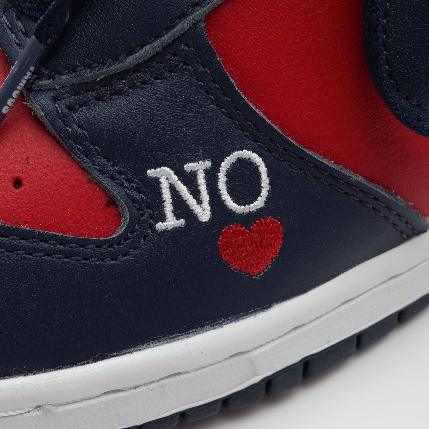 NIKE SB × Supreme Dunk High By Any Means ハイカットスニーカー レザー レッド ネイビー ナイキエスビー