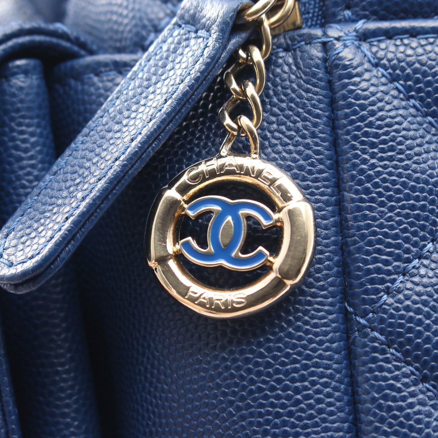マトラッセ バックパック リュックサック キャビアスキン ブルー ゴールド金具 シャネル バッグ CHANEL