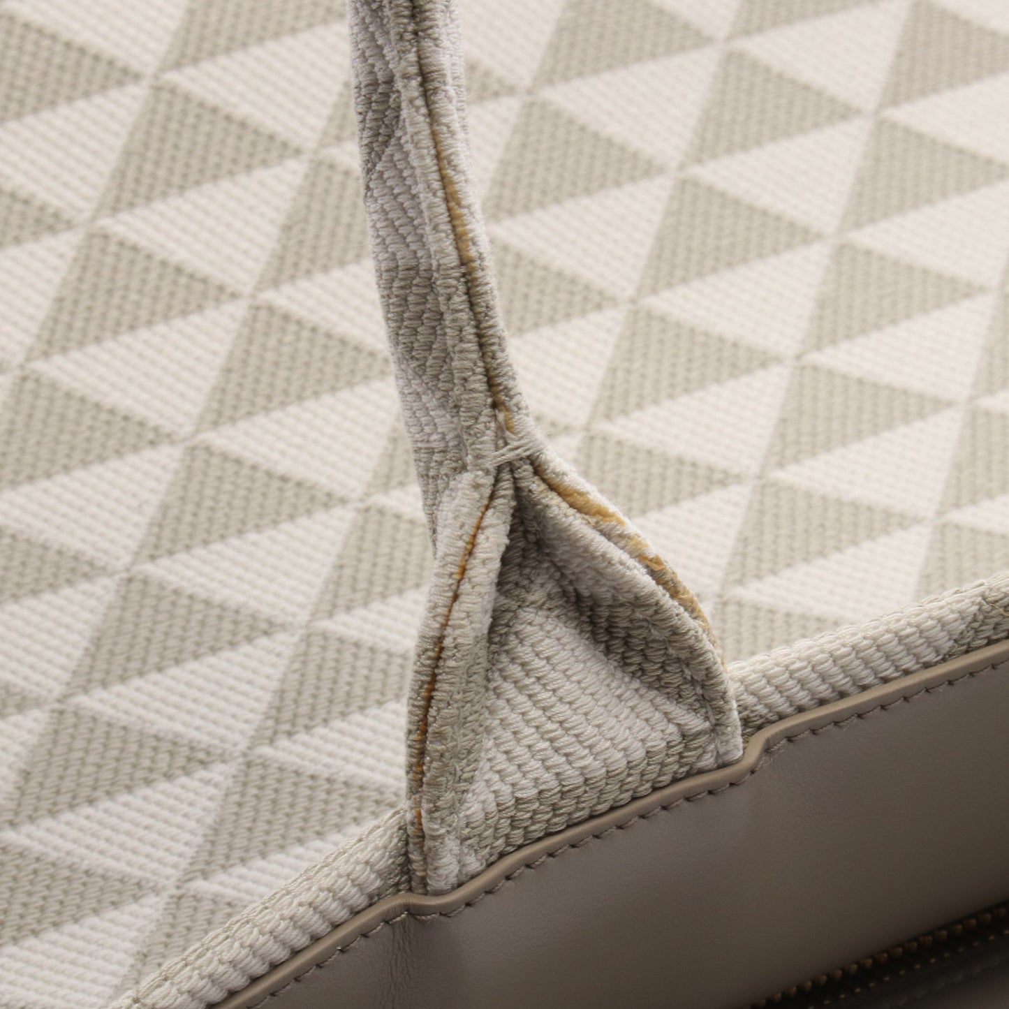 TRIANGOLO JACQUARD シンボル エンブロイダリー ハンドバッグ トートバッグ キャンバス グレー ホワイト プラダ