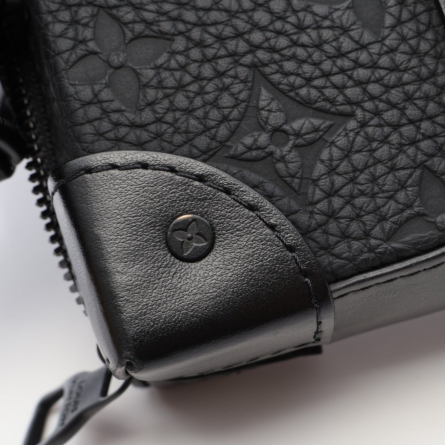 ソフトトランク ウォレット トリヨンモノグラム ショルダーバッグ レザー ブラック ルイヴィトン バッグ LOUIS VUITTON